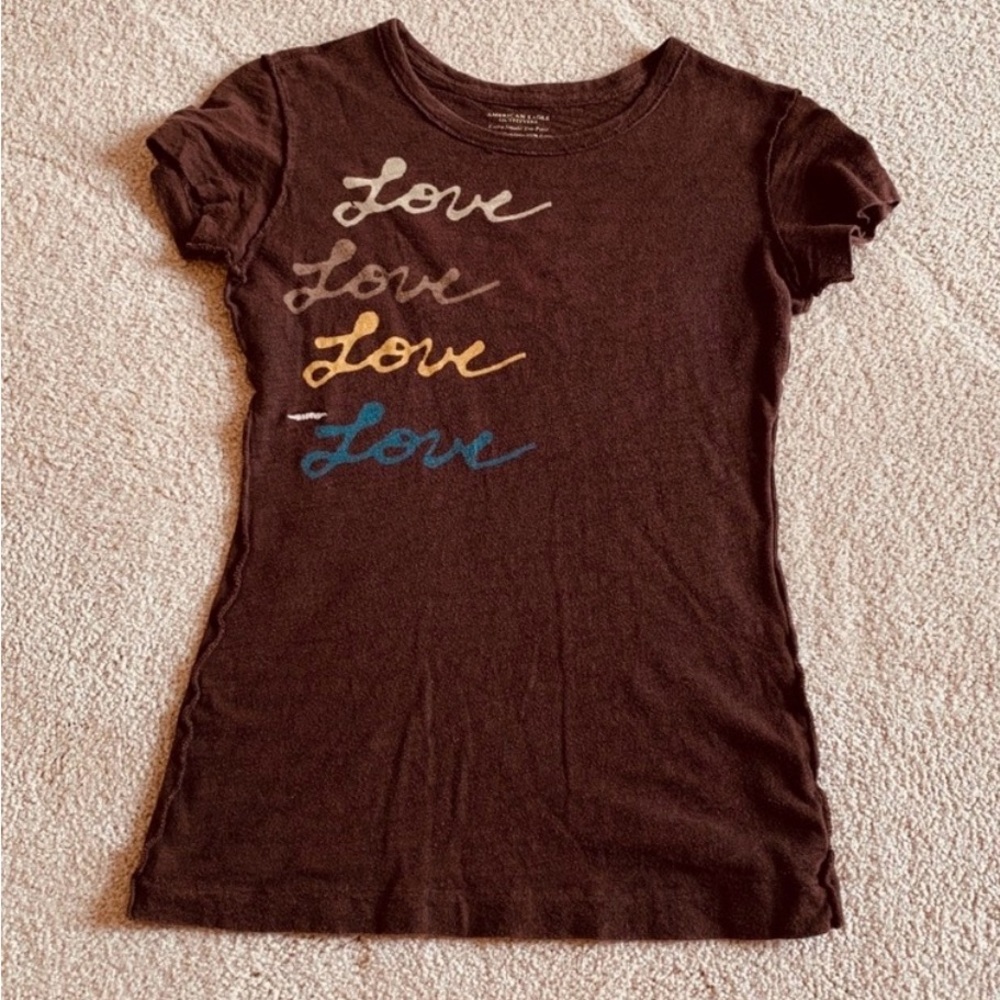 American Eagle Brown T-Shirt with Multicolor 'Love' Print